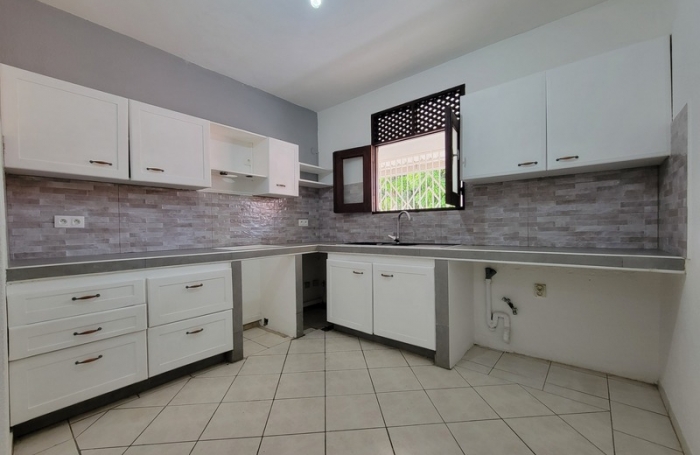 Vente Immeuble 298m&sup2; 6 pi&#232;ces Cayenne