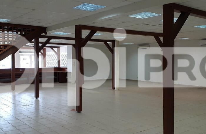 Local commercial avec forte visibilit&eacute; !