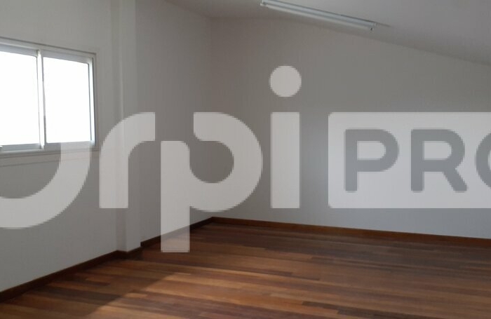 Local commercial avec forte visibilit&eacute; !