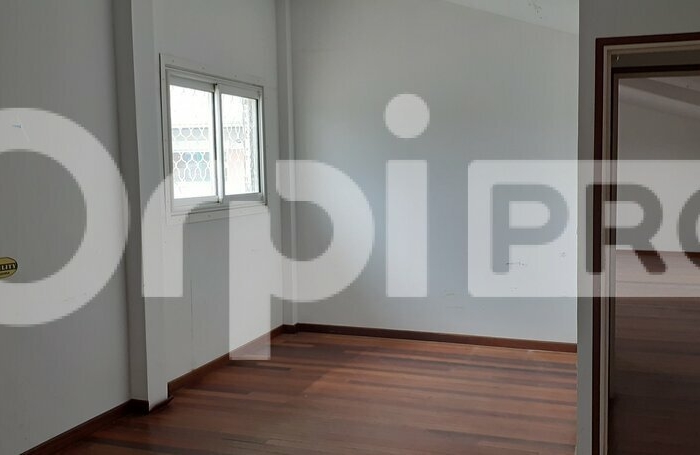 Local commercial avec forte visibilit&eacute; !