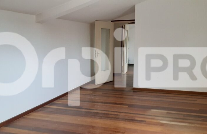 Local commercial avec forte visibilit&eacute; !