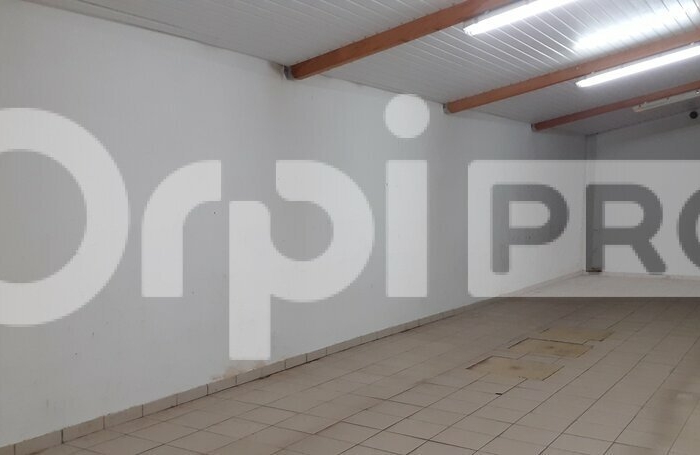 Local commercial avec forte visibilit&eacute; !