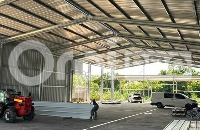 B&acirc;timent industriel fonctionnel et divisible &ndash; emplacement strat&eacute;gique en zone d'activit&eacute; dynamique