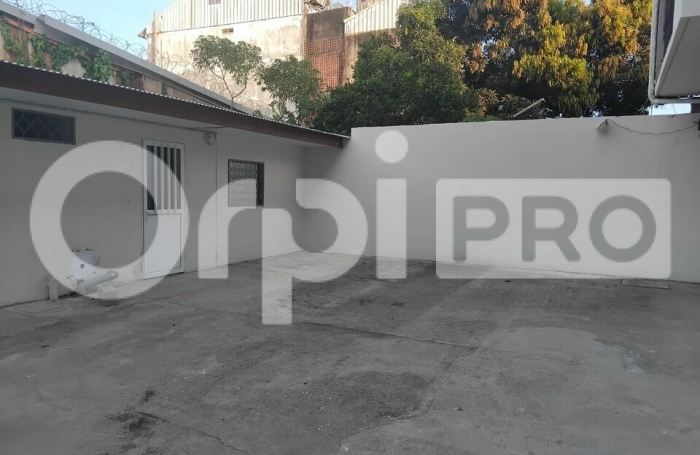 Centre ville de Cayenne, Bureau 58 m&sup2; enti&egrave;rement r&eacute;nov&eacute;