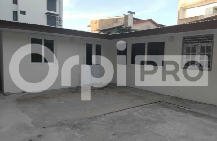 Centre ville de Cayenne, Bureau 58 m&sup2; enti&egrave;rement r&eacute;nov&eacute;