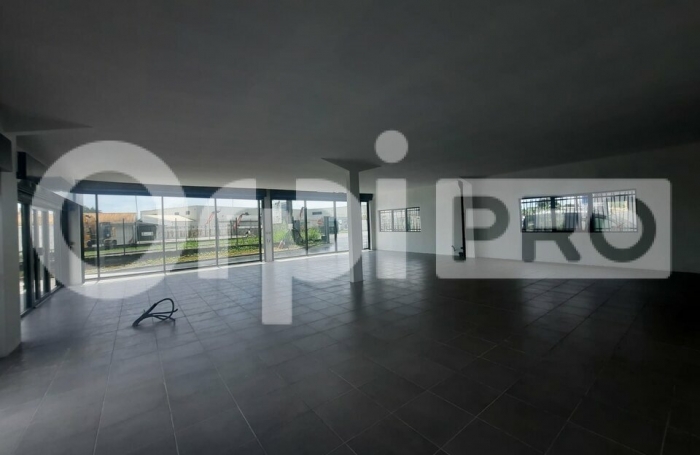 Immeuble de bureau neuf et aménagé !