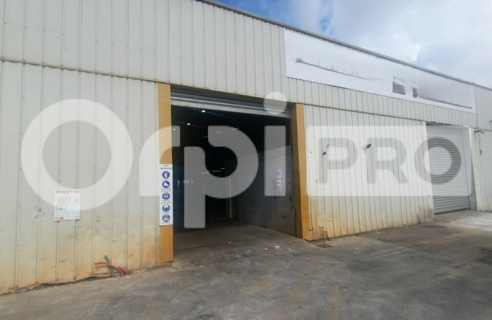 Local commercial en bordure de voirie !