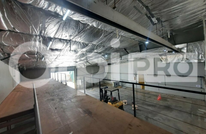 Local commercial en bordure de voirie !