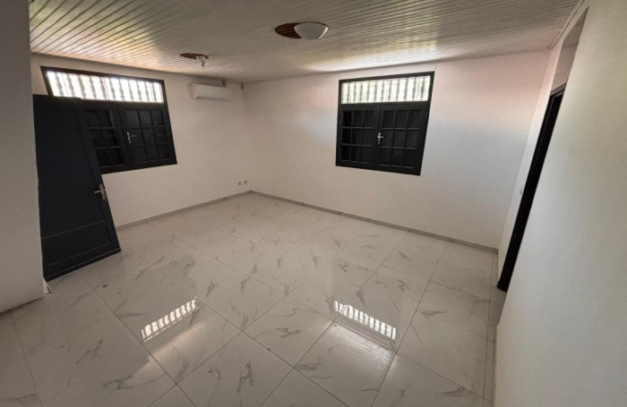 Location Maison 199m&sup2; 6 pièces Remire Montjoli