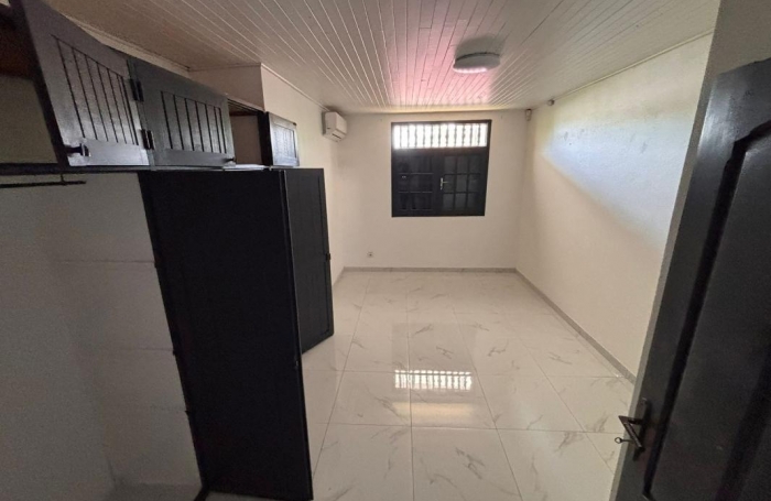 Location Maison 199m&sup2; 6 pièces Remire Montjoli