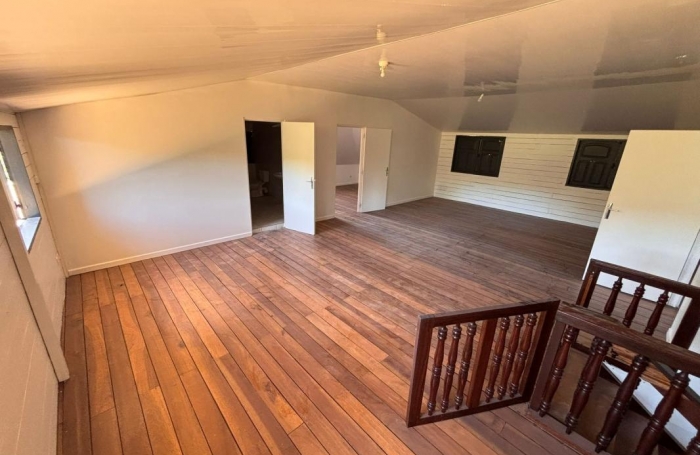 Location Maison 199m&sup2; 6 pièces Remire Montjoli