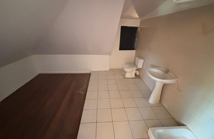 Location Maison 199m&sup2; 6 pièces Remire Montjoli