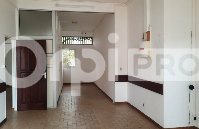 Local de 61 m&sup2; en rez-de-chauss&eacute;e !