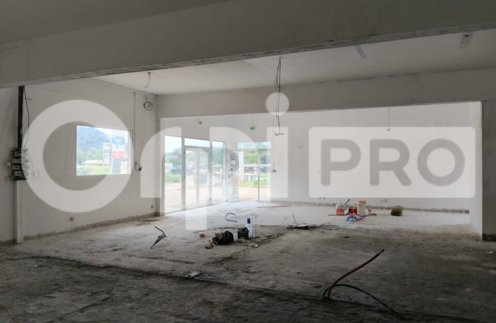 Local commercial avec forte visibilit&eacute; !