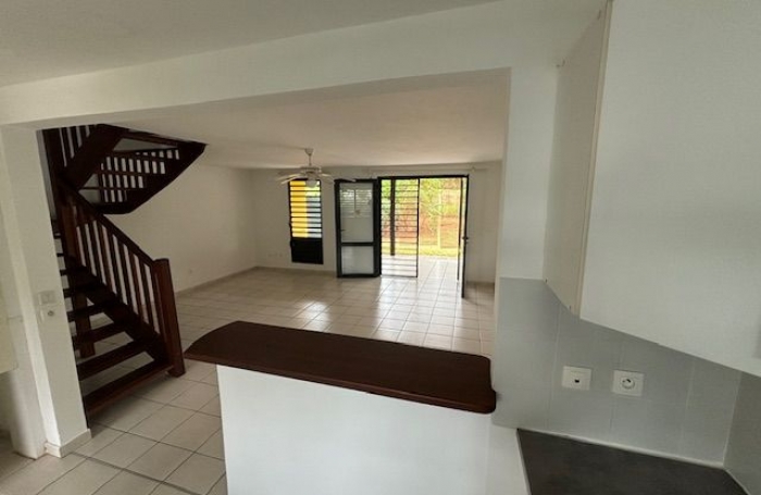 Location Maison 85.1m&sup2; 4 pièces Remire Montjoli