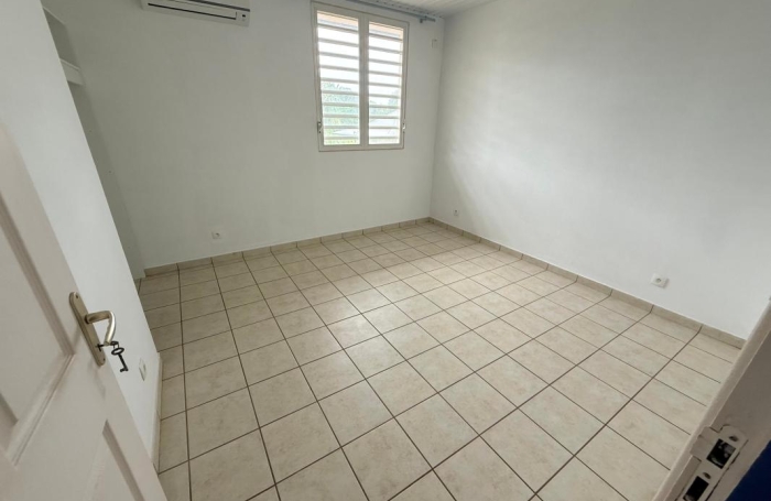 Vente Maison 246.86m&sup2; 6 pièces Remire Montjoli