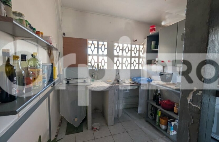 Immeuble mixte d'une surface totale d'environ 344 m&sup2; &ndash; Centre-ville de Cayenne