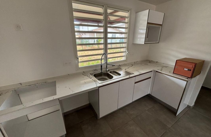Location Maison 122.58m&sup2; 4 pièces Remire Montjoli