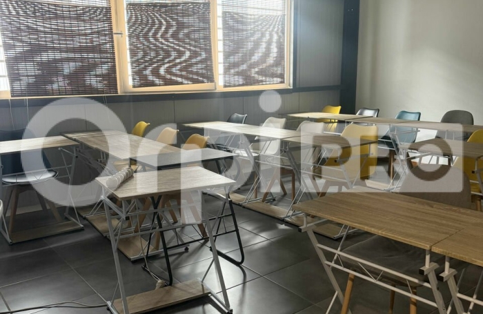 Centre de formation cl&eacute; en main de 281,76 m&sup2;, enti&egrave;rement am&eacute;nag&eacute; et imm&eacute;diatement exploitable