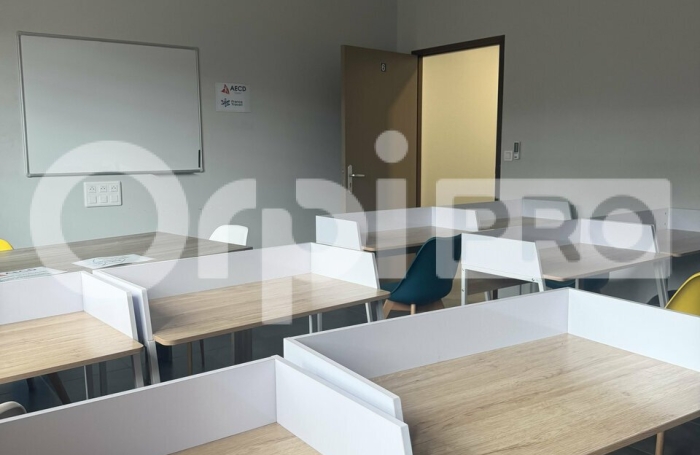 Centre de formation cl&eacute; en main de 281,76 m&sup2;, enti&egrave;rement am&eacute;nag&eacute; et imm&eacute;diatement exploitable