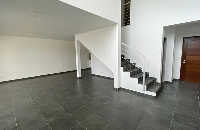 Location Maison 98.94m&sup2; 4 pièces Remire Montjoli
