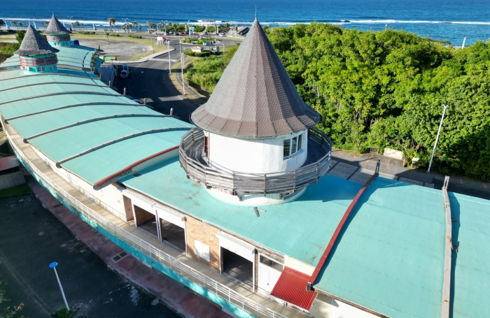 LE MOULE LOCAL COMMERCIAL Le moulin au coeur du centre commercial les portes du moule 97160