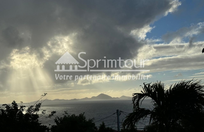 VIEUX-FORT - TERRAIN CONSTRUCTIBLE - IMPRENABLE VUE SUR LES SAINTES - lot 3