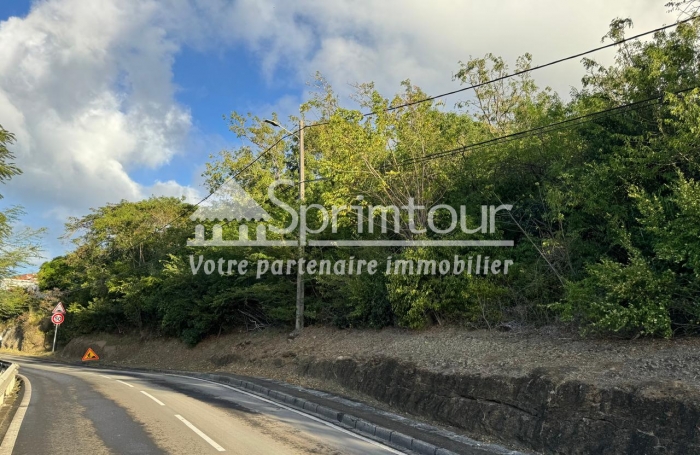 VIEUX-FORT - TERRAIN CONSTRUCTIBLE - IMPRENABLE VUE SUR LES SAINTES - lot 3