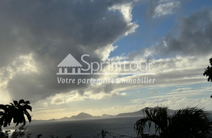 VIEUX-FORT - TERRAIN CONSTRUCTIBLE - VUE IMPRENABLE SUR LES SAINTES - lot 4