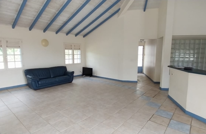 Spacieuse maison F6 ( F4+F2)  - LE ROBERT