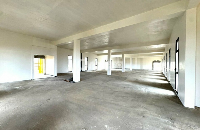 LOCAUX PROFESSIONNELS - KAWENI