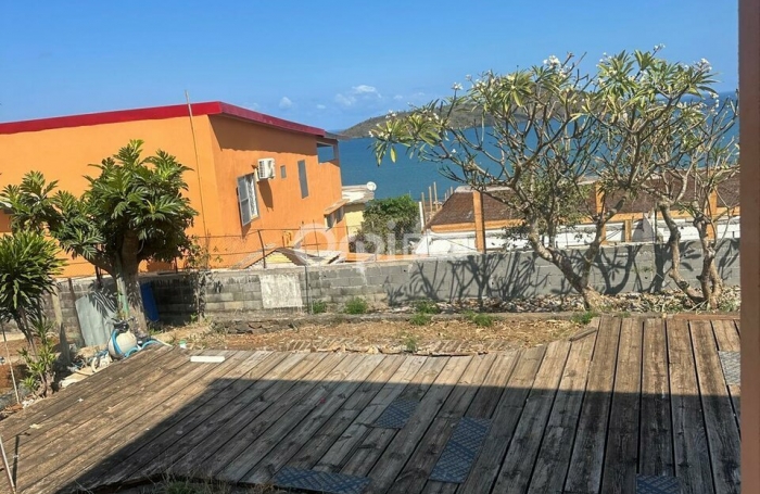 Locaux professionnels – 150 m² – M'tsaperé