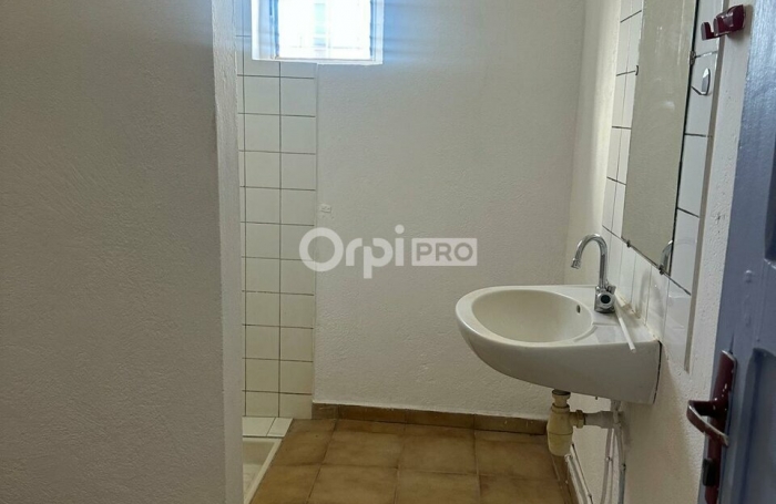 Locaux professionnels – 150 m² – M'tsaperé