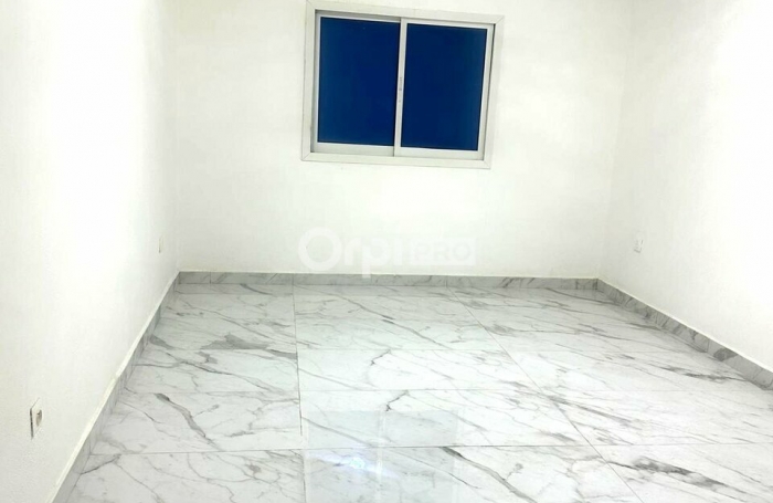 Locaux professionnels avec vue mer &ndash; 150 m&sup2; &ndash; M'tsaper&eacute;