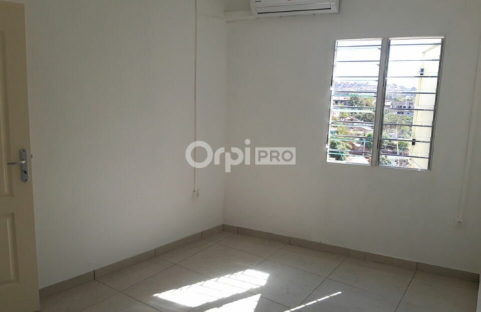 Locaux professionnels avec vue mer &ndash; 170 m&sup2; &ndash; M'tsaper&eacute;