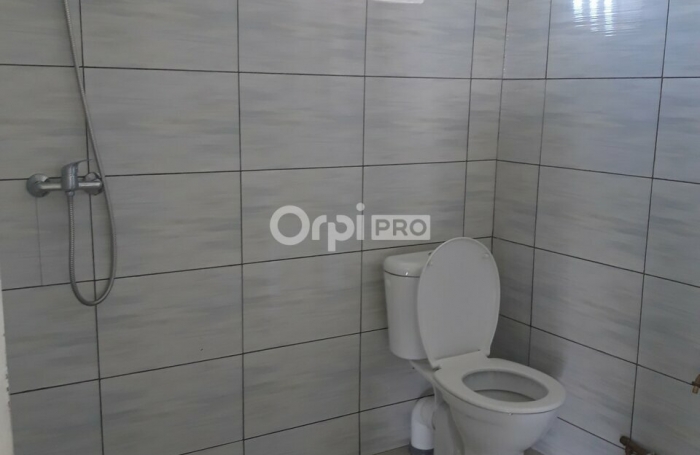 Locaux professionnels avec vue mer &ndash; 170 m&sup2; &ndash; M'tsaper&eacute;