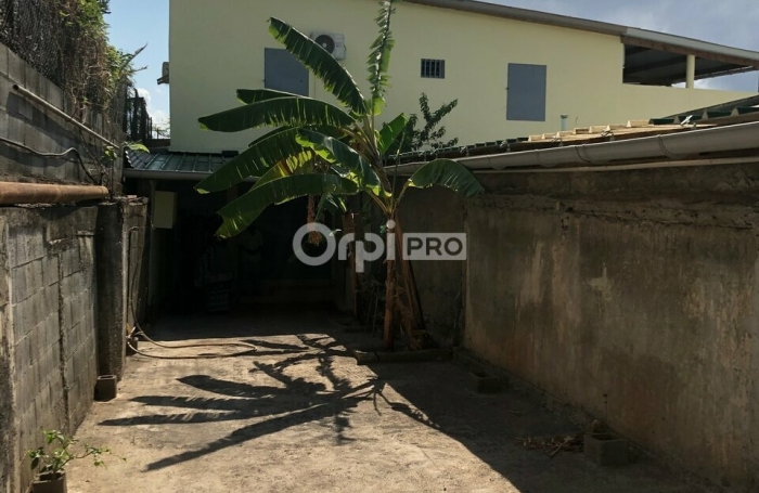 Locaux professionnels avec vue mer &ndash; 170 m&sup2; &ndash; M'tsaper&eacute;