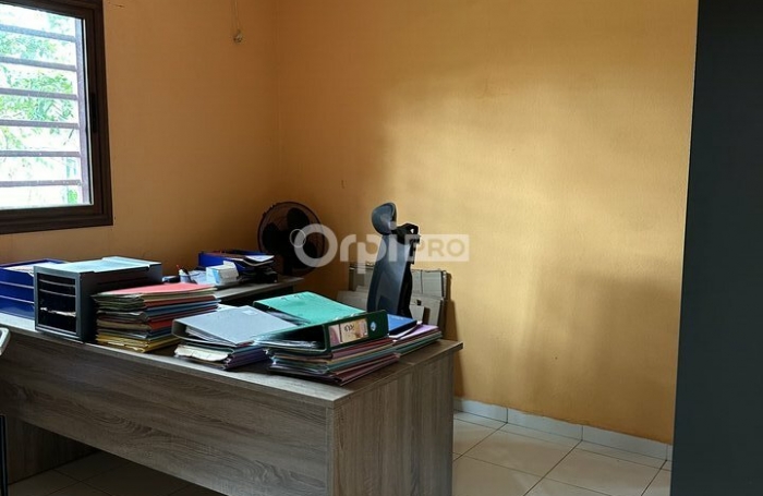 LOCAL COMMERICAL EN PLEIN CENTRE VILLE