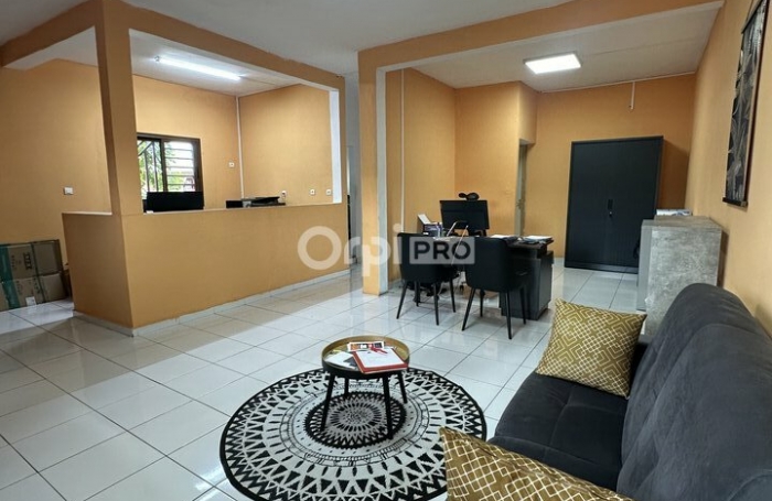 LOCAL COMMERICAL EN PLEIN CENTRE VILLE