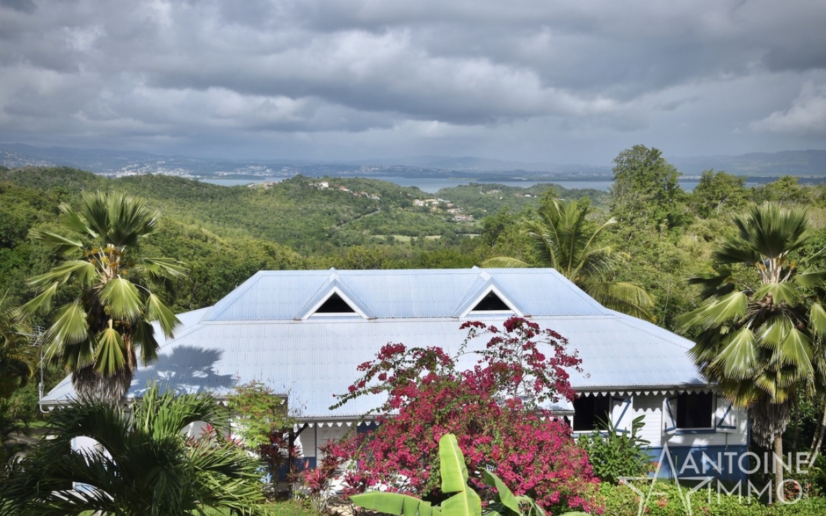 Villa de standing avec 4 appartements - A 2 minutes du Golf