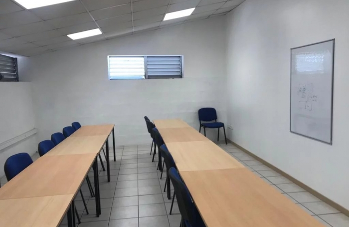 Location Local commercial 110m&sup2; 3 pièces Fort de france