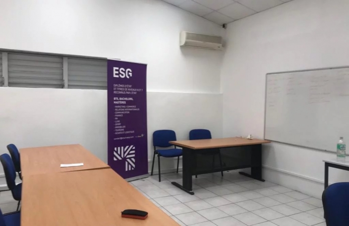 Location Local commercial 110m&sup2; 3 pièces Fort de france