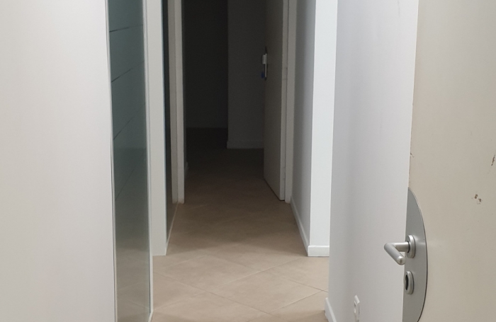 Front de mer, beau local commercial