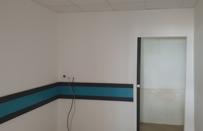 Front de mer, beau local commercial