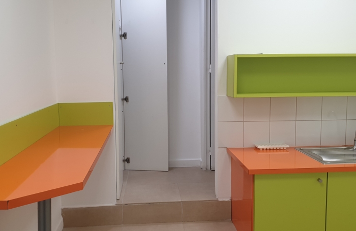 Front de mer, beau local commercial