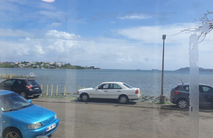 Front de mer, beau local commercial