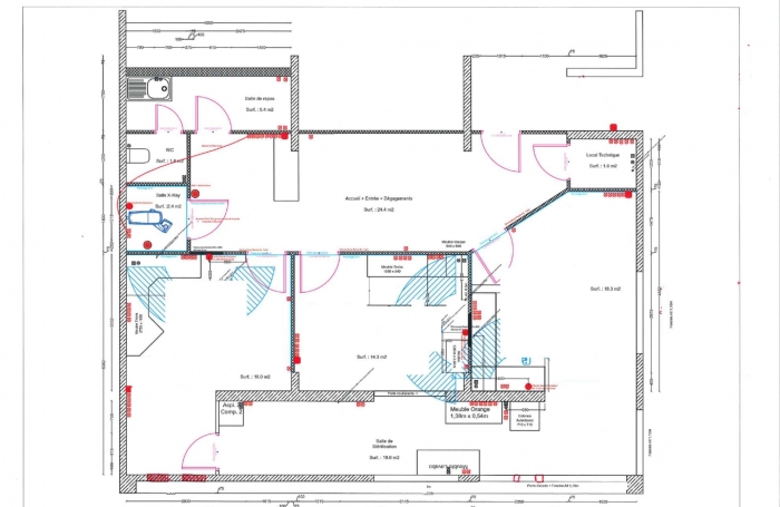 Beau local professionnel 106 m2 .