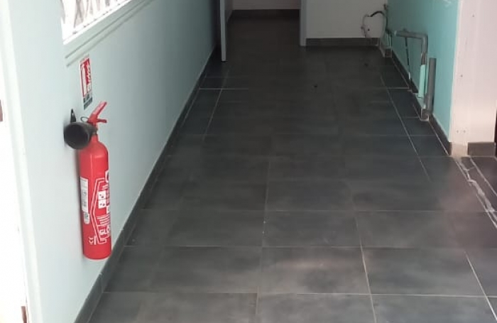 Beau local professionnel 106 m2 .