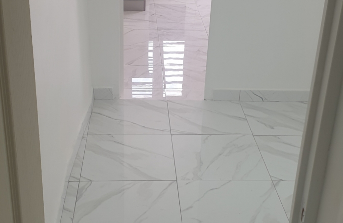 Beau F2 rénové proche de toutes commodités et marina