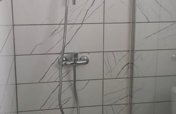 Beau F2 rénové proche de toutes commodités et marina